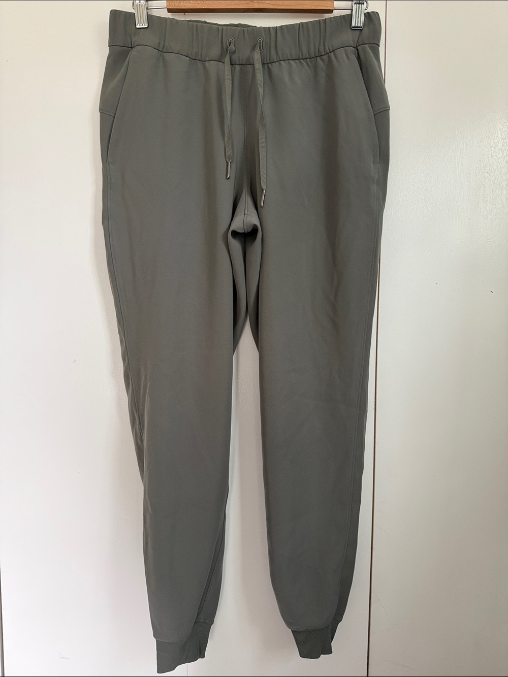 lululemon Grey Sage Drawstring Joggers 8 Athleisure Activewear Comfort